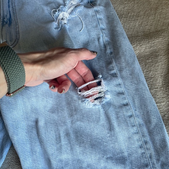 SOLD American Eagle Distressed Mom Jean Size 4 - Picture 10 of 10